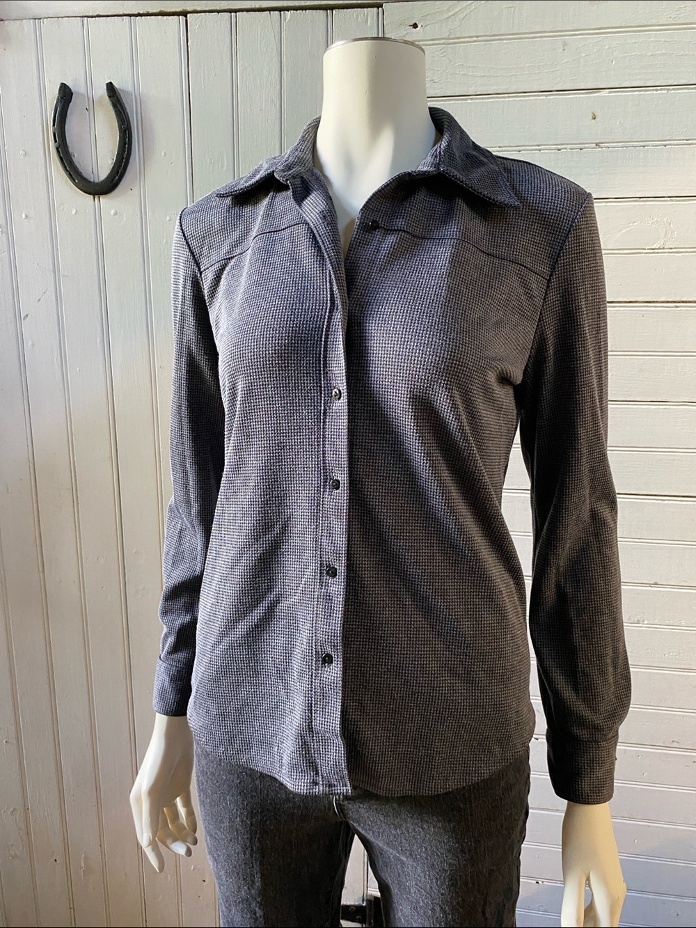 Kathy Ireland Y2K Gray Button-Down Long Sleeve Shirt